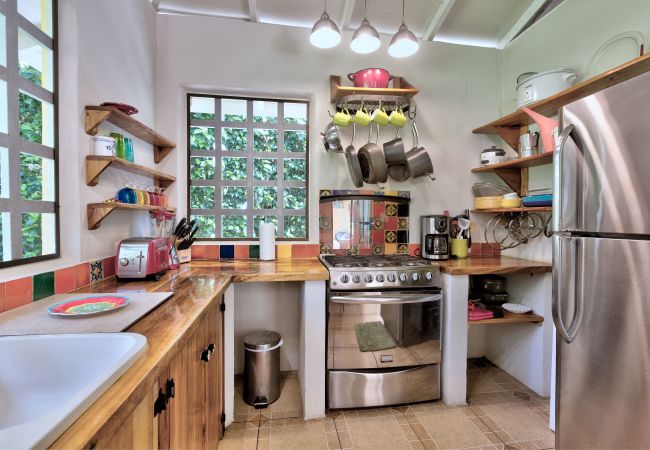 Maison à Playa Chiquita - Casa Mariposa • Garden Hideaway 5 Min from Beach Maison à Playa Chiquita - Casa Mariposa • Garden Hideaway 5 Min from Beach