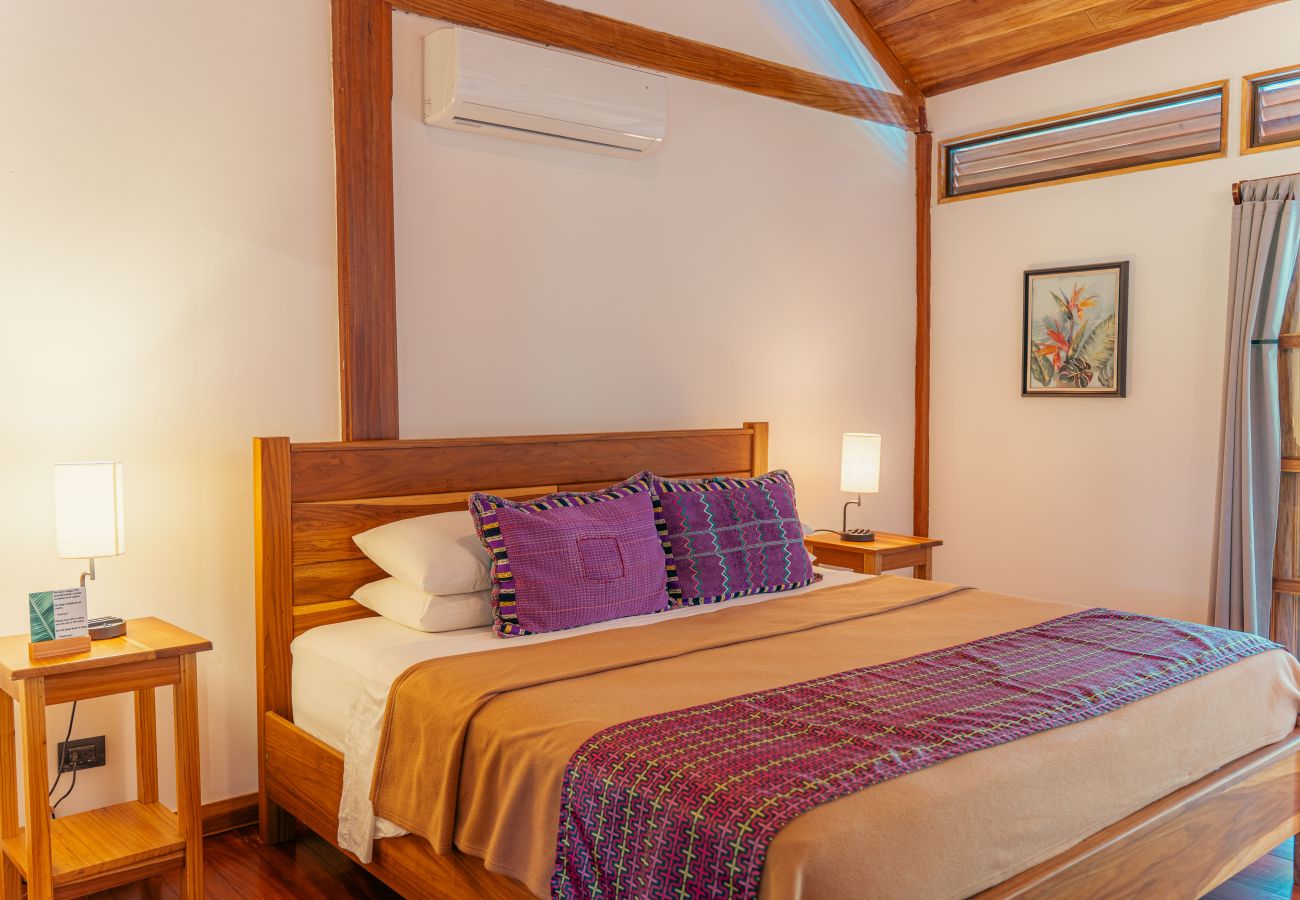 Maison à Punta Uva - Panorama Verde – 3BR Luxury Villa • Infinity Pool, A/C & Trails