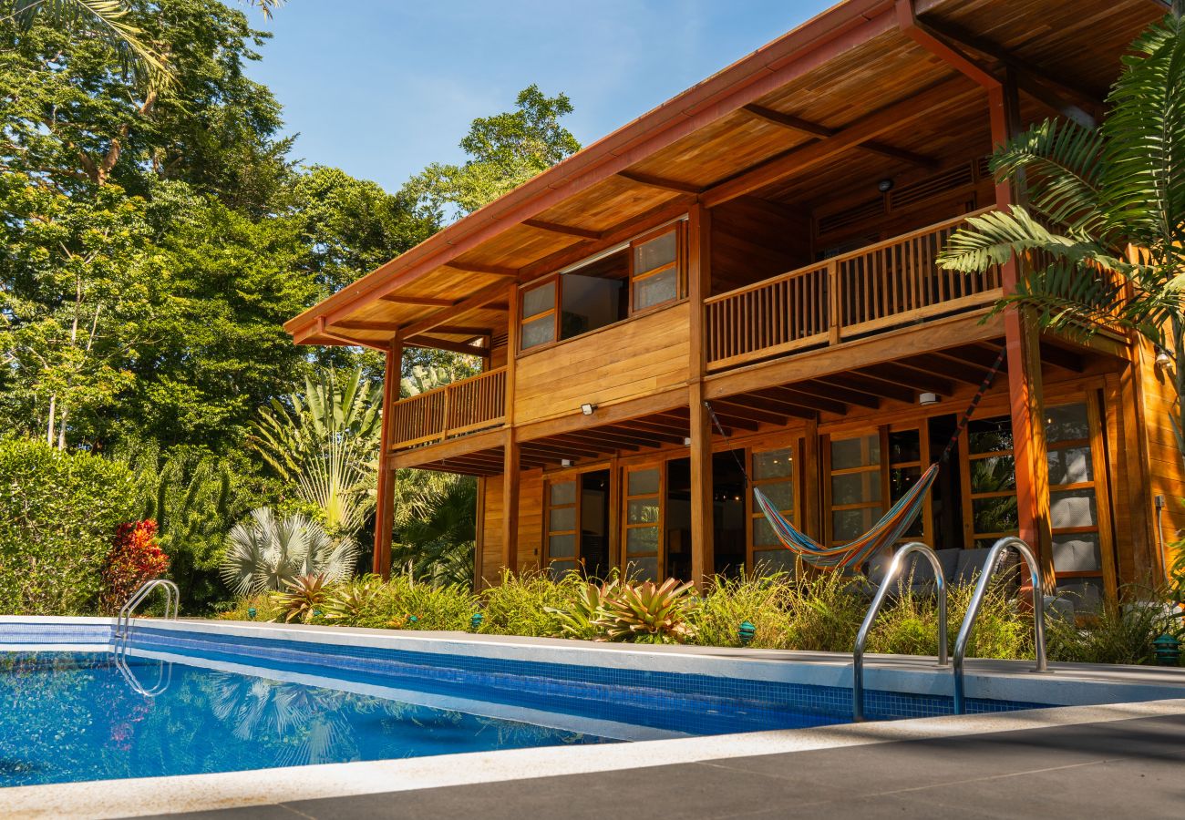 Maison à Punta Uva - Panorama Verde – 3BR Luxury Villa • Infinity Pool, A/C & Trails