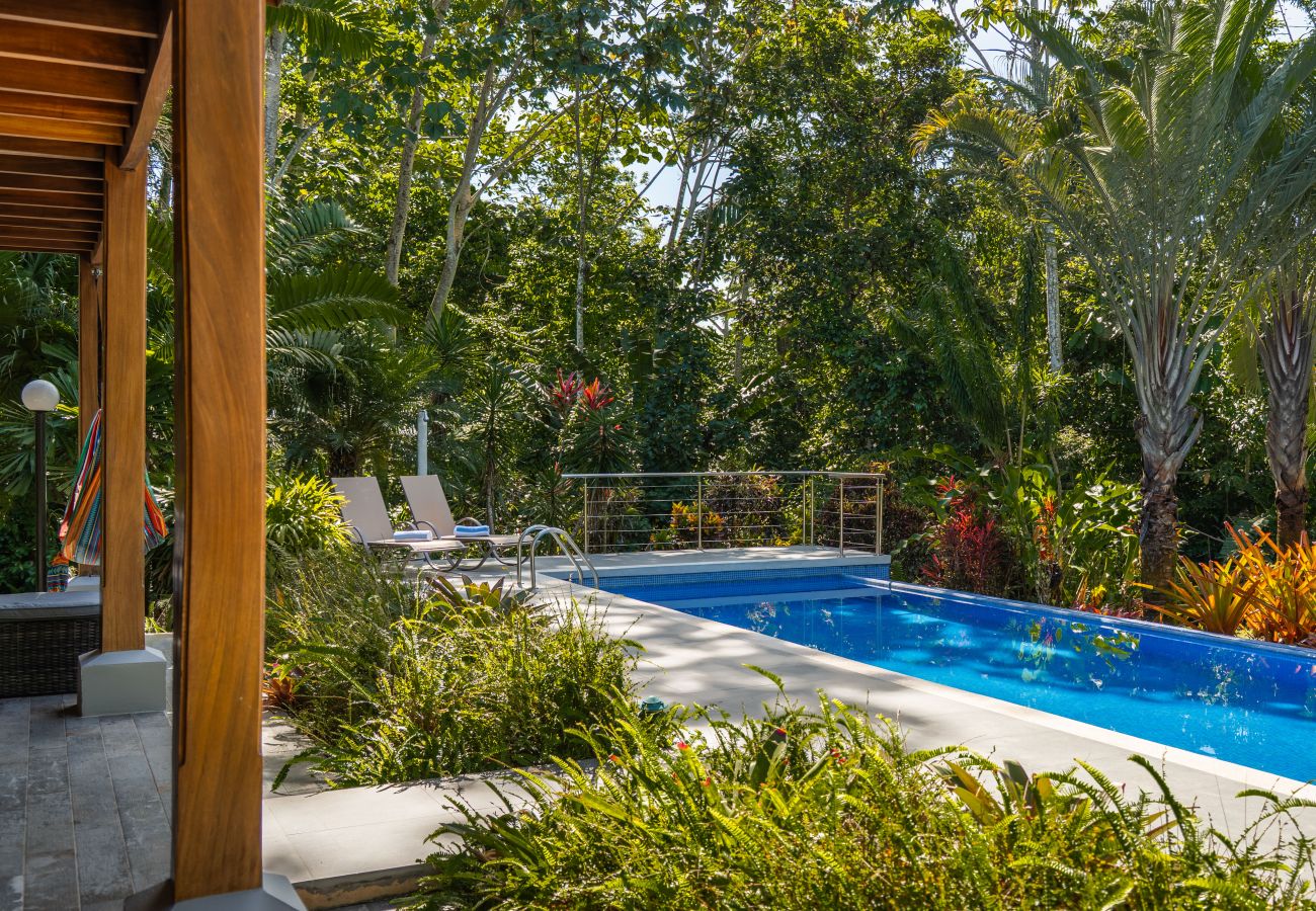 Maison à Punta Uva - Panorama Verde – 3BR Luxury Villa • Infinity Pool, A/C & Trails
