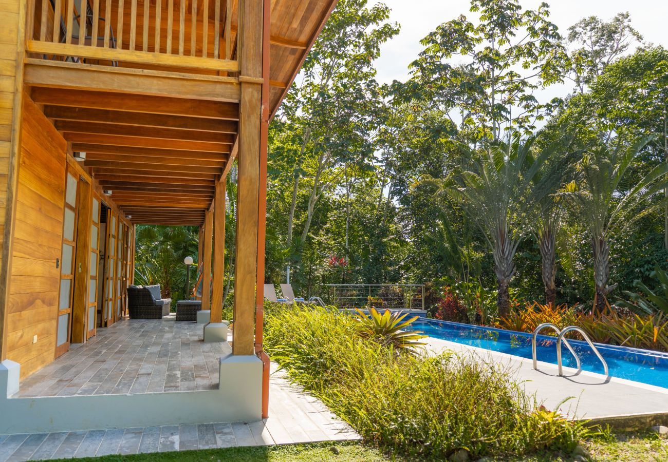 Maison à Punta Uva - Panorama Verde – 3BR Luxury Villa • Infinity Pool, A/C & Trails