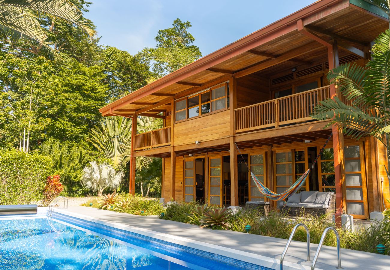 Maison à Punta Uva - Panorama Verde – 3BR Luxury Villa • Infinity Pool, A/C & Trails