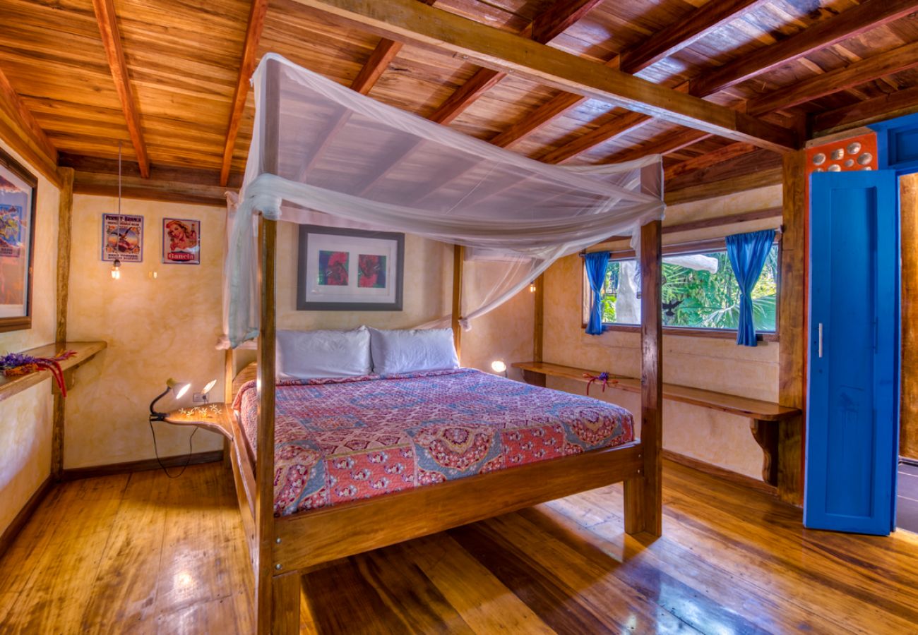 Maison à Playa Chiquita - The School Bus at Tree House Lodge