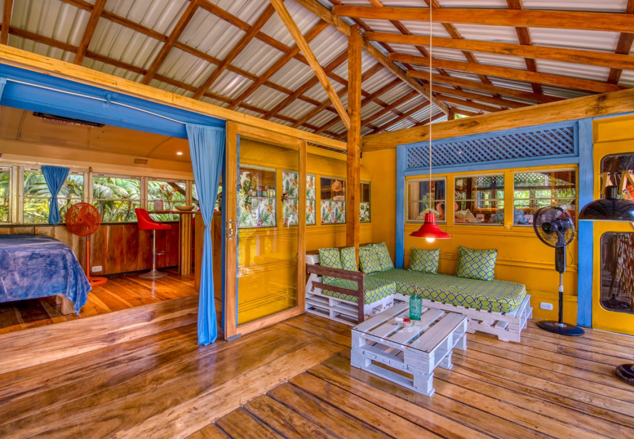 Maison à Playa Chiquita - The School Bus at Tree House Lodge