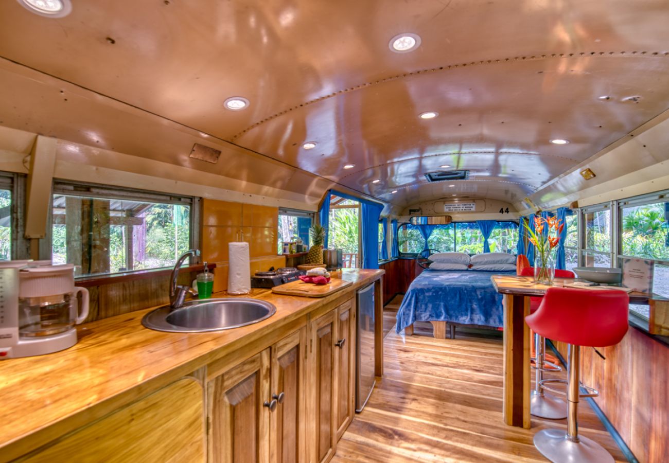 Maison à Playa Chiquita - The School Bus at Tree House Lodge