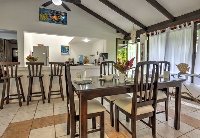 Maison à Punta Uva - NEAR THE BEACH Casa Coral with AC & FiberOp!