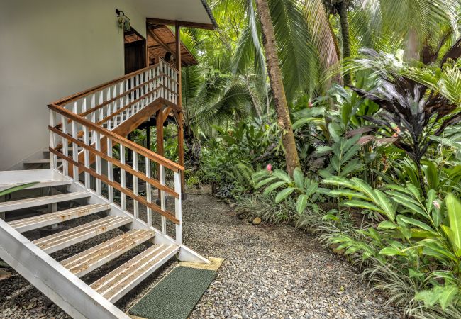 Studio à Punta Uva - NEAR THE BEACH Coral Suite with AC and TV