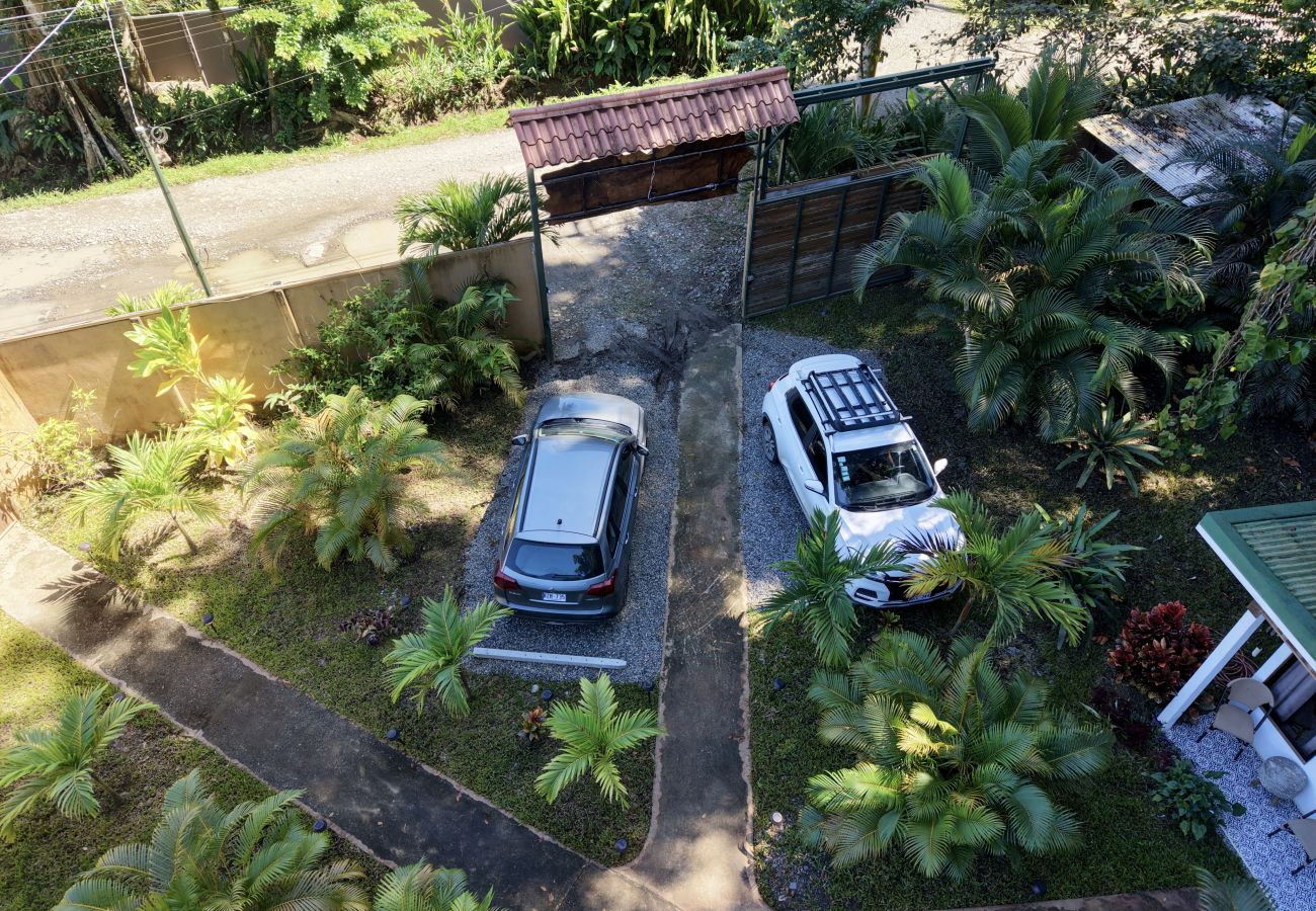 Bungalow à Puerto Viejo - Ola Brisas • 3 min de la playa y del centro! AC, TV, WiFi rápido