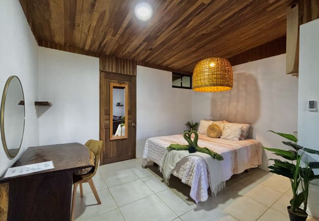 Bungalow à Puerto Viejo - Ola Jungla • 3 Min walk to Beach/Town! AC, TV, Fast WIFI, Gated Bungalow à Puerto Viejo - Ola Jungla • 3 Min walk to Beach/Town! AC, TV, Fast WIFI, Gated