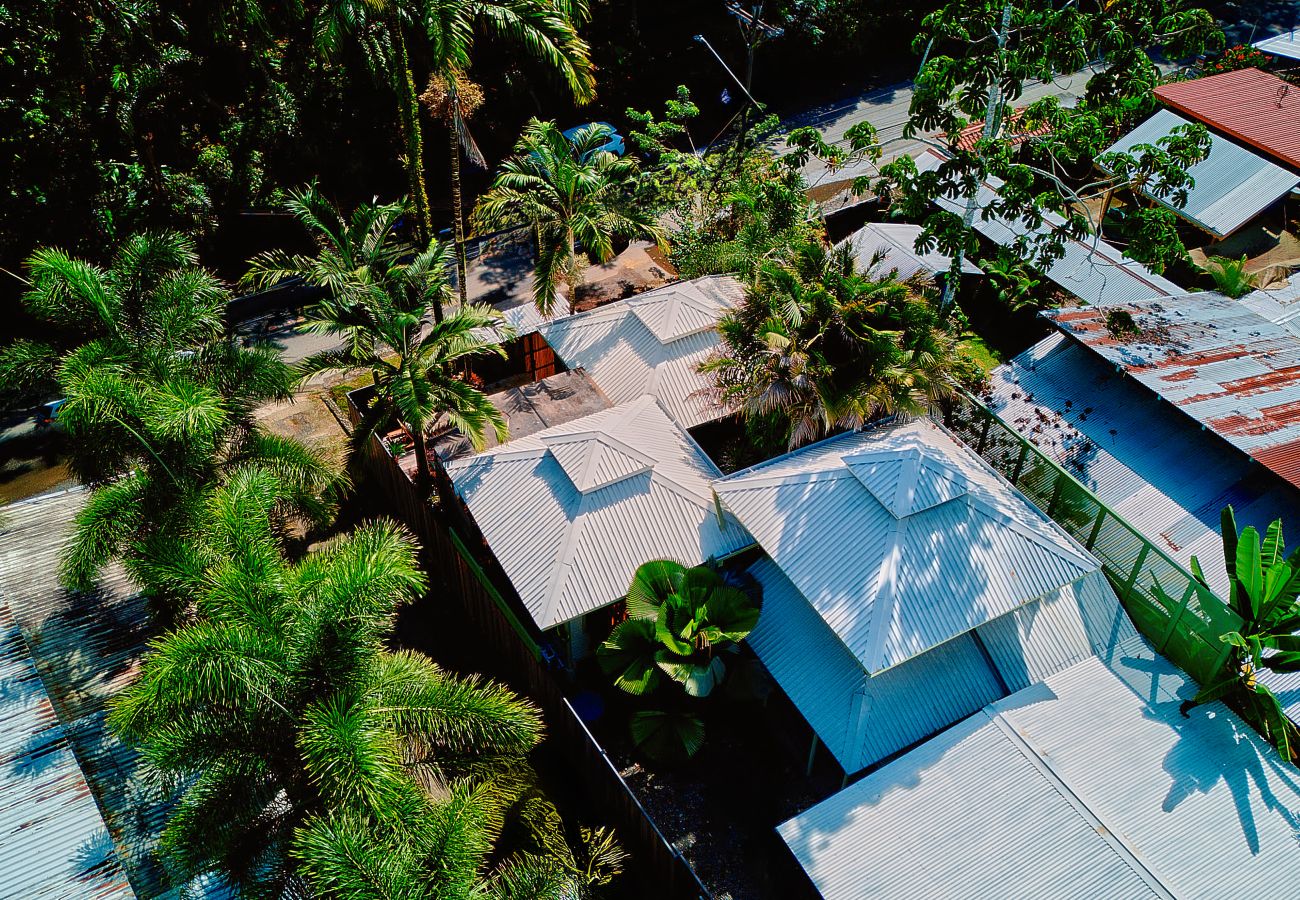 Maison à Playa Chiquita - Luxury Tropical Villa -Private Pool-Walk to Beach
