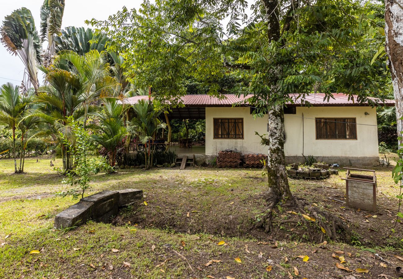 House in Playa Chiquita - Casa Yukiko with Prime Location
