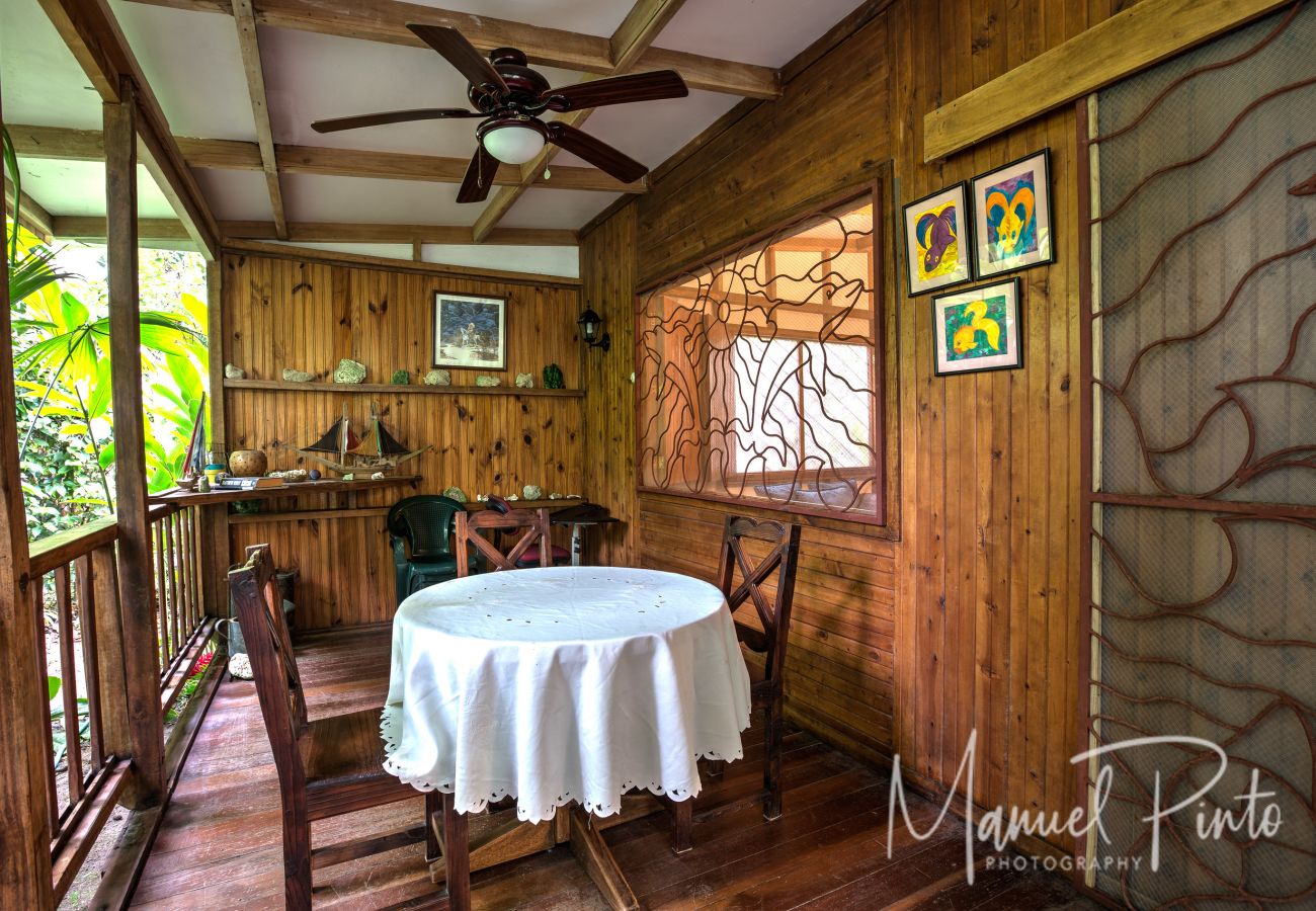 House in Puerto Viejo - Casa Z Guest House in Centric Location