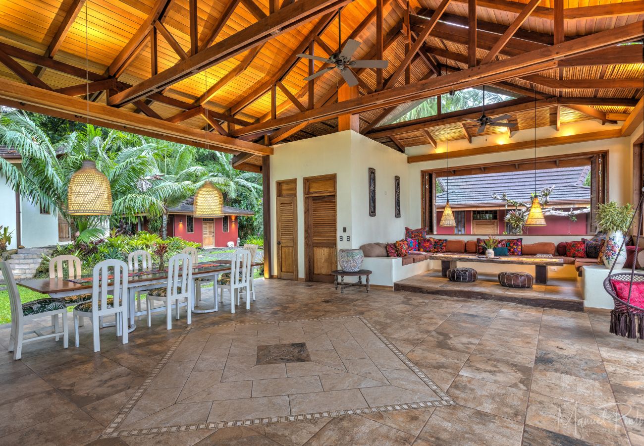 Villa in Punta Uva - Villa Macaw at the Big Tree Wildlife Refuge with Oceanview