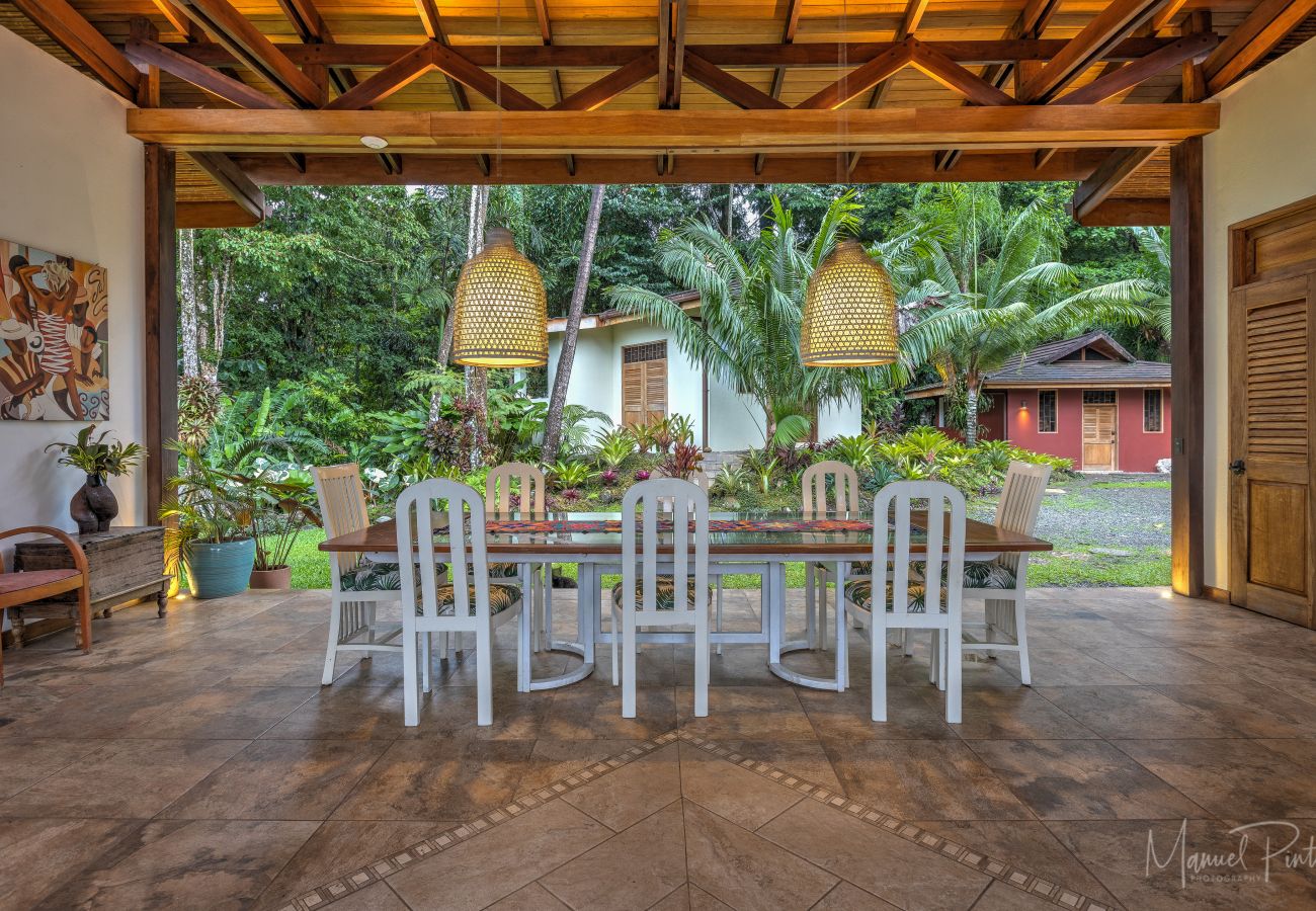 Villa in Punta Uva - Villa Macaw at the Big Tree Wildlife Refuge with Oceanview