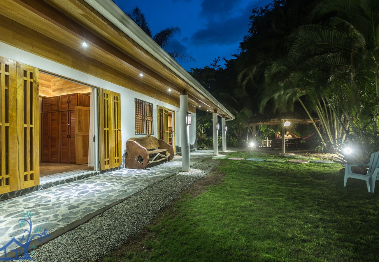 House in Punta Uva - Our BEACHFRONT Bungalow in Punta Uva & FiberOp