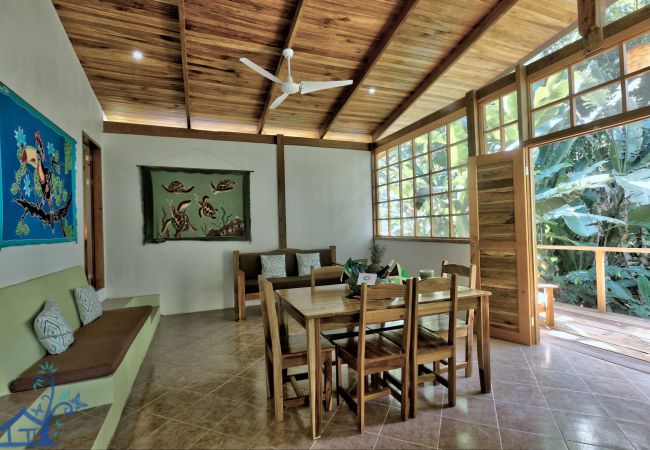 House in Cocles - Villa Tortola: Luxury home with AC, FiberOp & Pool - Adults Only