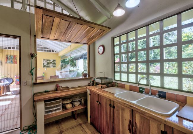 House in Playa Chiquita - Casa Mariposa • Garden Hideaway 5 Min from Beach House in Playa Chiquita - Casa Mariposa • Garden Hideaway 5 Min from Beach