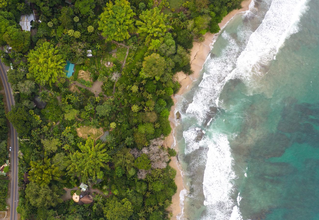 House in Playa Chiquita - The Beach House at Tree House Lodge