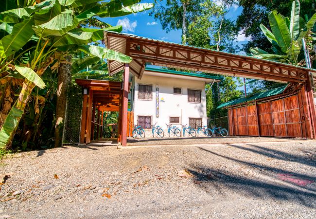 Apartment in Cocles - Aro Cocles - Casita Paula with AC & Pool Apartment in Cocles - Aro Cocles - Casita Paula with AC & Pool