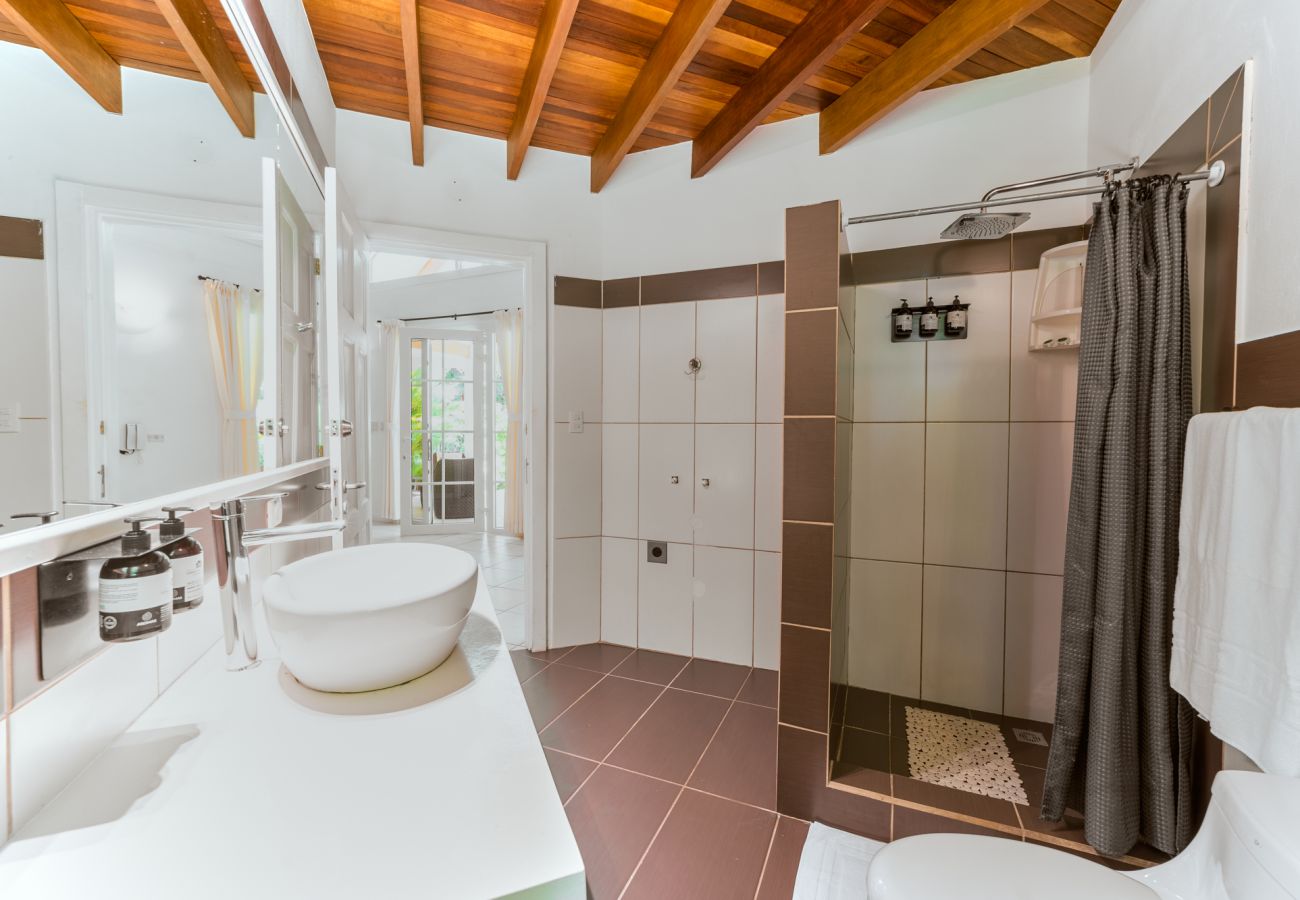 Villa in Cocles - Lomas del Caribe with Private Pool & AC (QT)