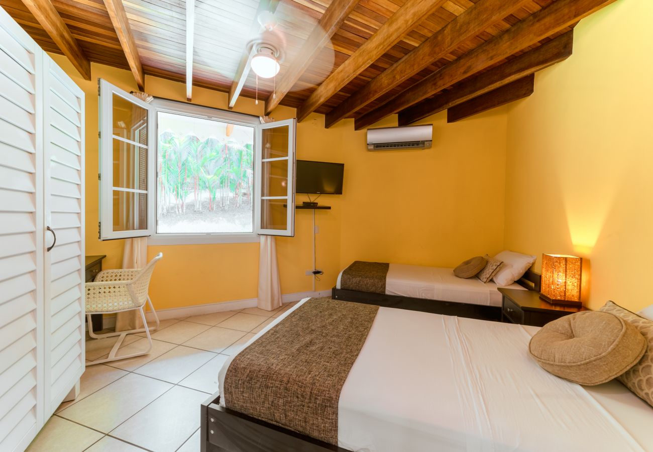 Villa in Cocles - Lomas del Caribe with Private Pool & AC (QT)