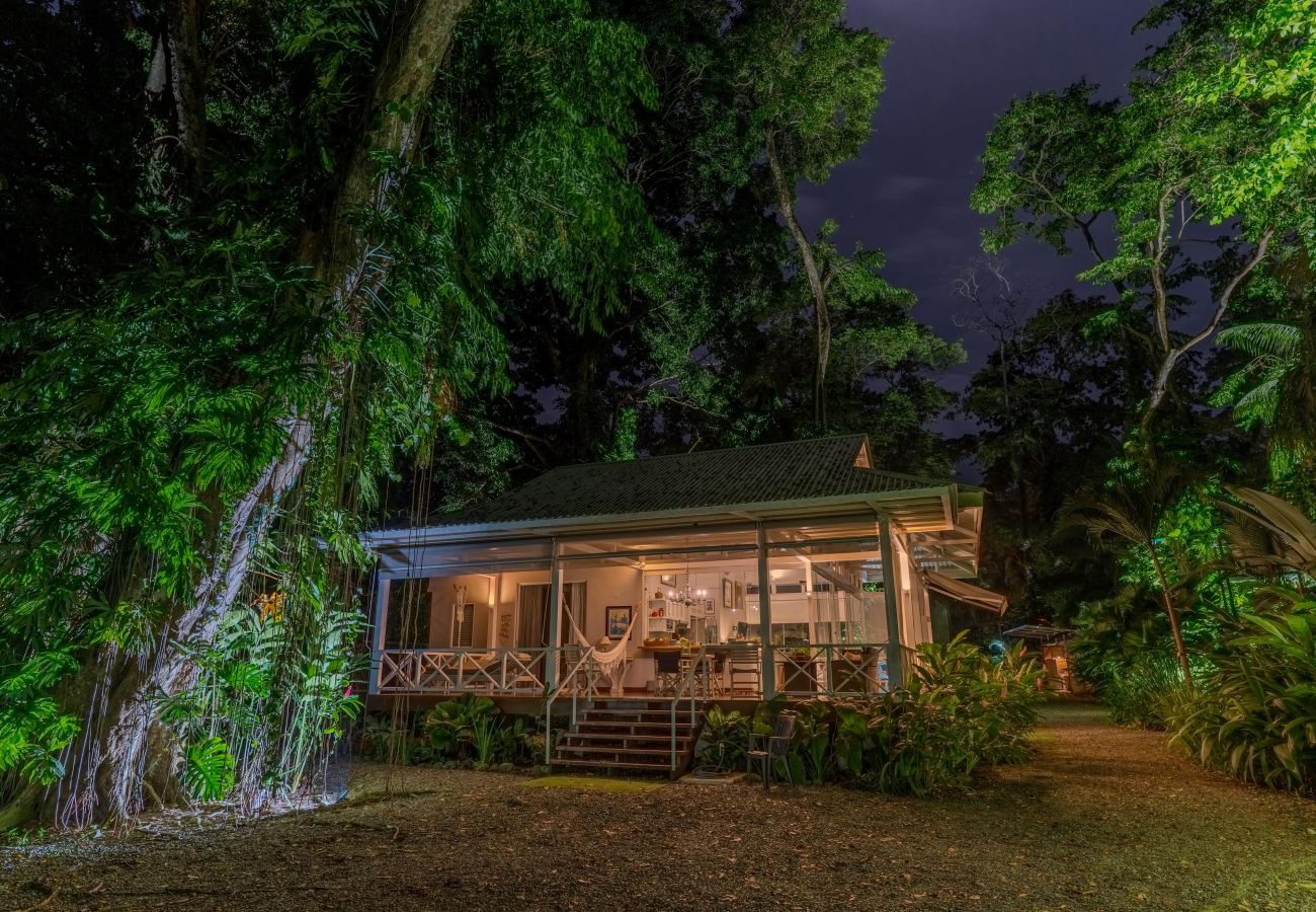 House in Puerto Viejo - Residencia Casa Blanca Beachfront Paradise
