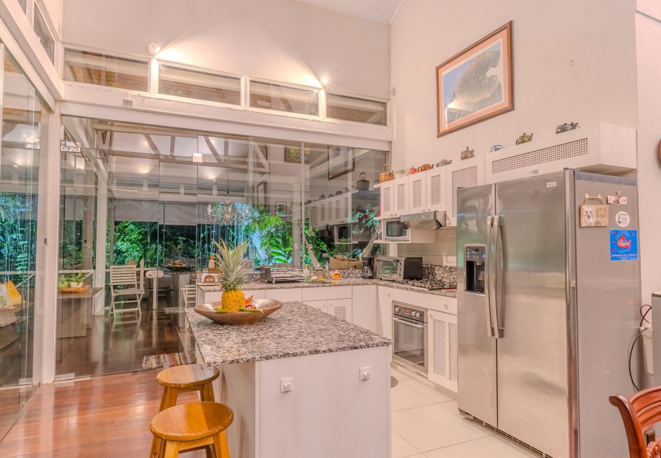 House in Puerto Viejo - Residencia Casa Blanca Beachfront Paradise