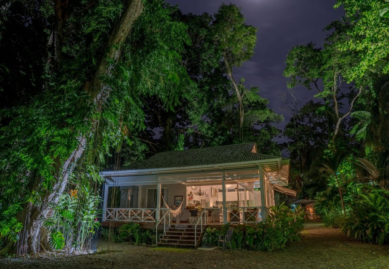 House in Puerto Viejo - Residencia Casa Blanca Beachfront Paradise