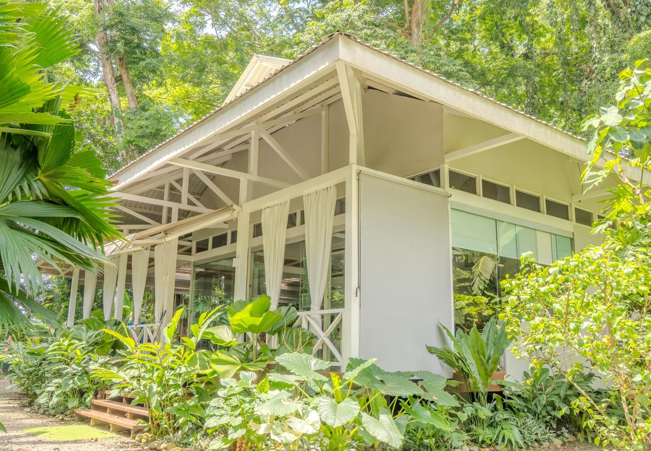 House in Puerto Viejo - Residencia Casa Blanca Beachfront Paradise