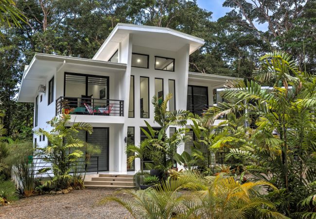 Villa/Dettached house in Punta Uva - Villa Presidencial in Punta Uva with Pool and AC