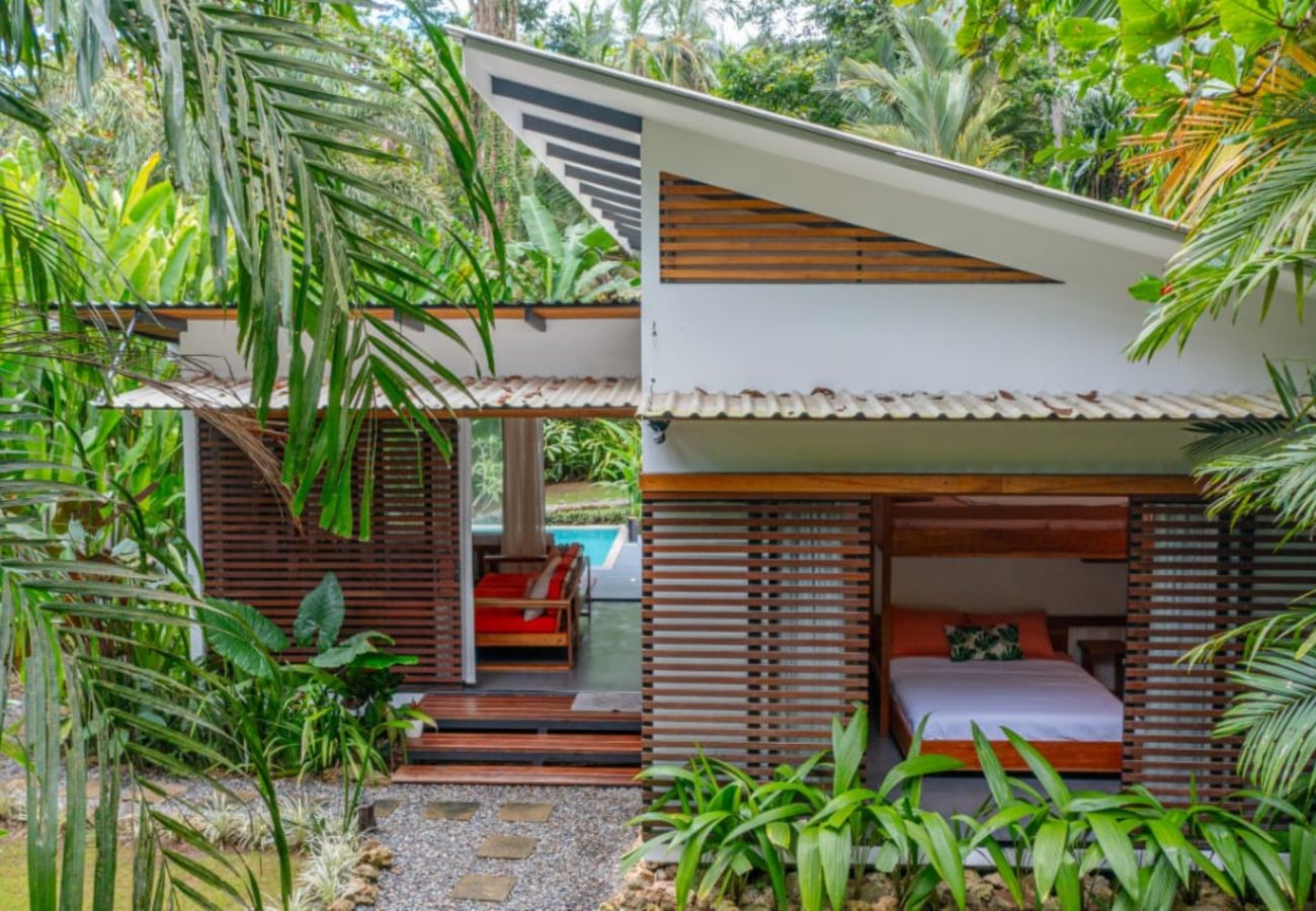 Villa in Playa Chiquita - Casa Koral Pool House