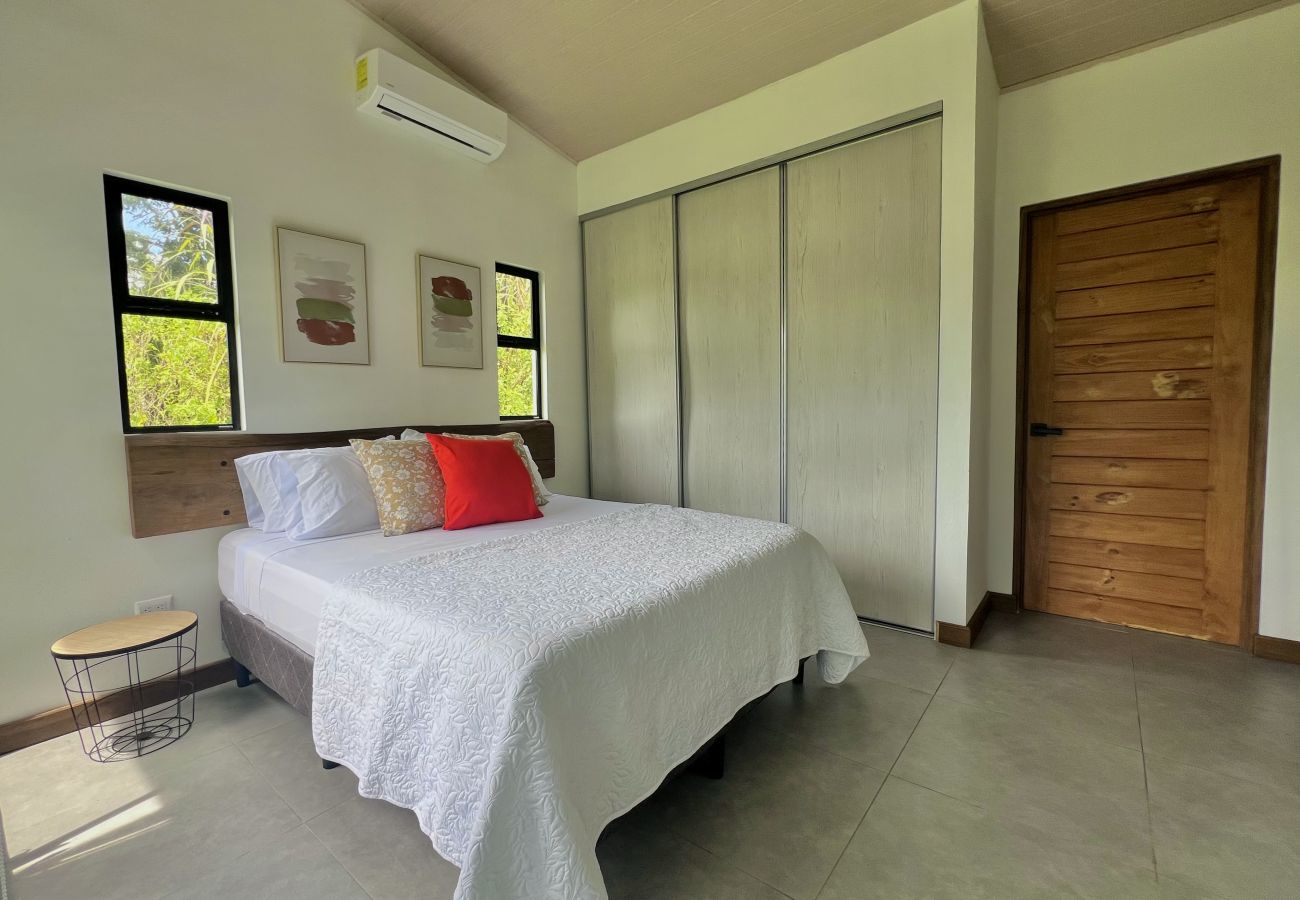 House in Punta Uva - Casa Guayaba • Mountain Getaway w/ AC