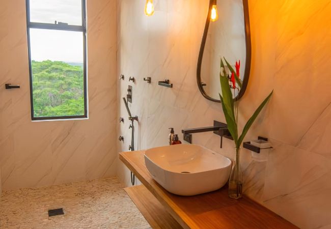 House in Hone Creek - Blue Hill State - 360° Ocean View Jungle Villa House in Hone Creek - Blue Hill State - 360° Ocean View Jungle Villa