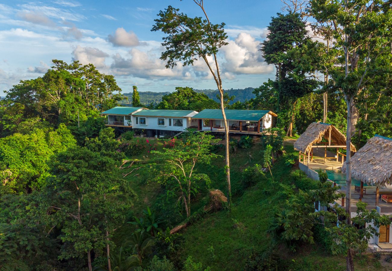 House in Hone Creek - Blue Hill State - 360° Ocean View Jungle Villa