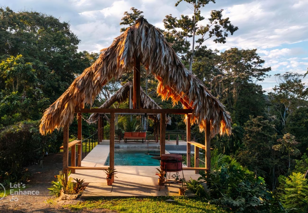 House in Hone Creek - Blue Hill State - 360° Ocean View Jungle Villa