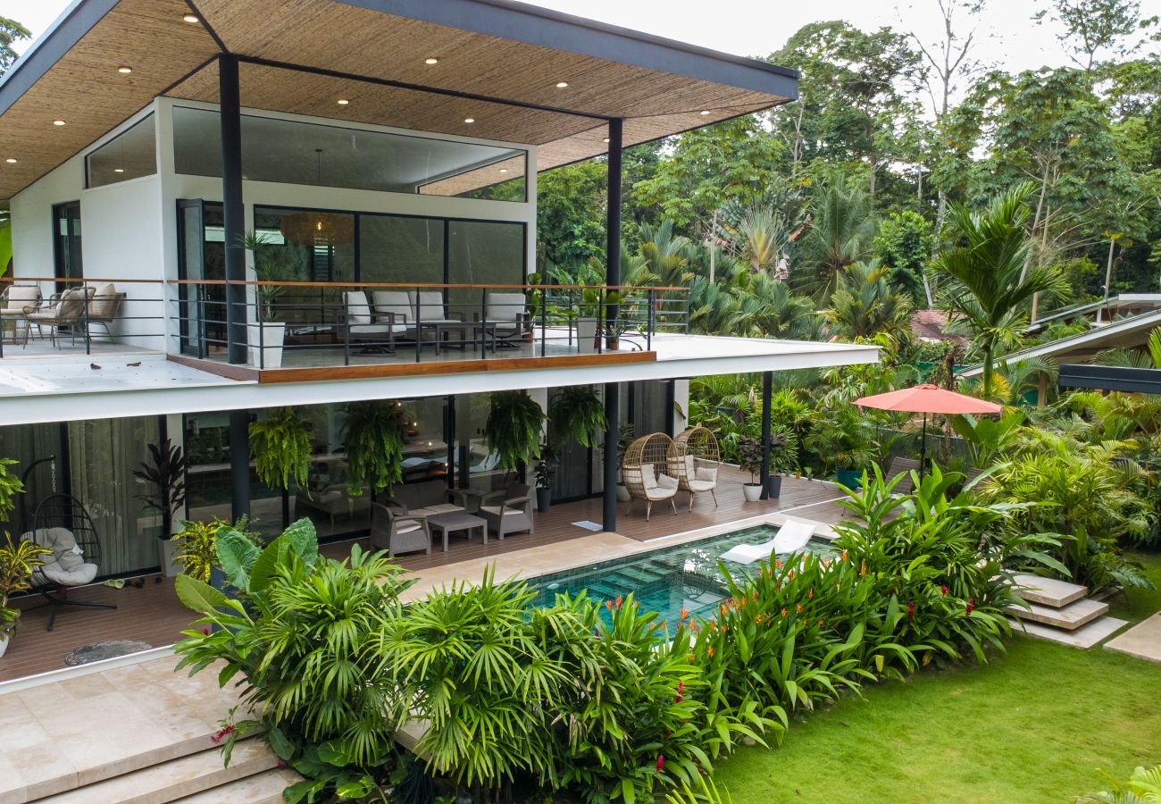 Villa in Cocles - Villas Coral - Luxury Pool House with Beautiful Gardens