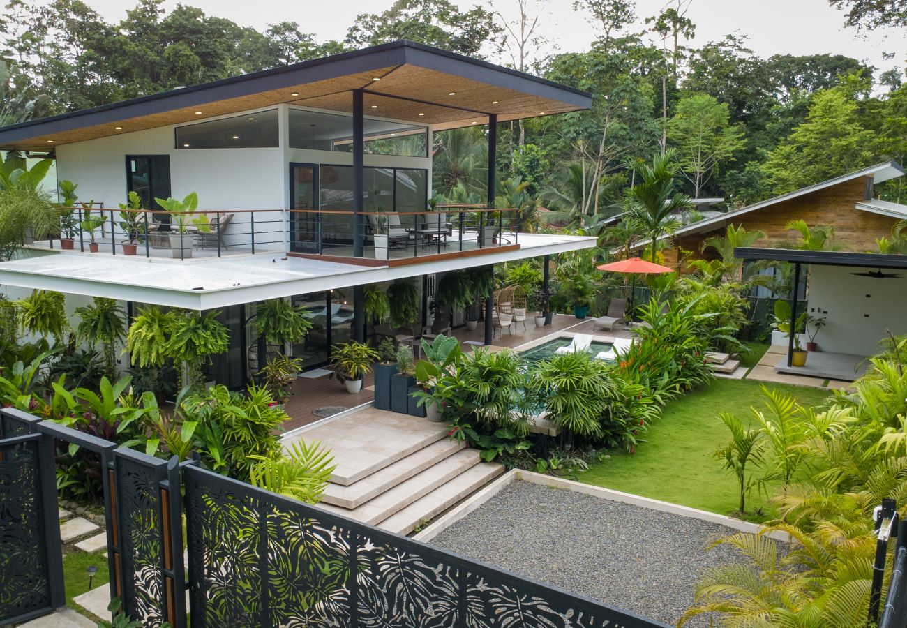 Villa in Cocles - Villas Coral - Luxury Pool House with Beautiful Gardens
