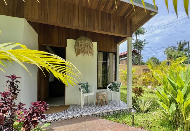 Bungalow in Puerto Viejo - Ola Brisas • 3 Min walk to Beach/Town! AC, TV, Fast WIFI, Gated Bungalow in Puerto Viejo - Ola Brisas • 3 Min walk to Beach/Town! AC, TV, Fast WIFI, Gated