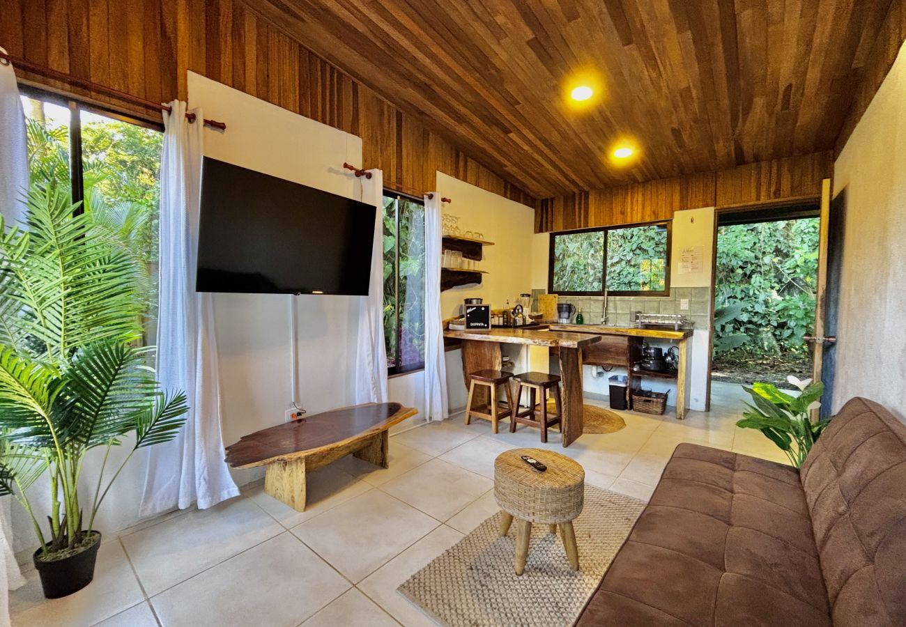Bungalow in Puerto Viejo - Ola Jungla • 3 Min walk to Beach/Town! AC, TV, Fast WIFI, Gated