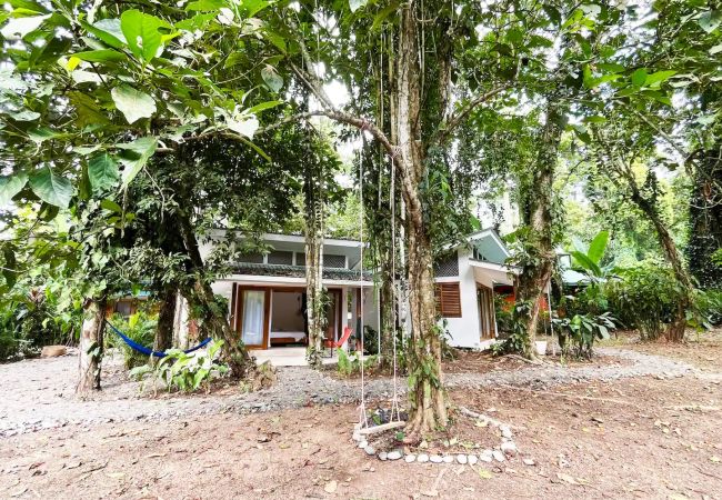 Bungalow in Playa Chiquita - Villa Guaitil – Cozy Jungle Bungalow in Playa Chiquita Bungalow in Playa Chiquita - Villa Guaitil – Cozy Jungle Bungalow in Playa Chiquita