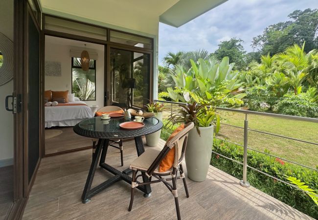 Rent by room in Punta Uva - Deluxe Room in Punta Uva with AC & Pool • Selvatica Rent by room in Punta Uva - Deluxe Room in Punta Uva with AC & Pool • Selvatica