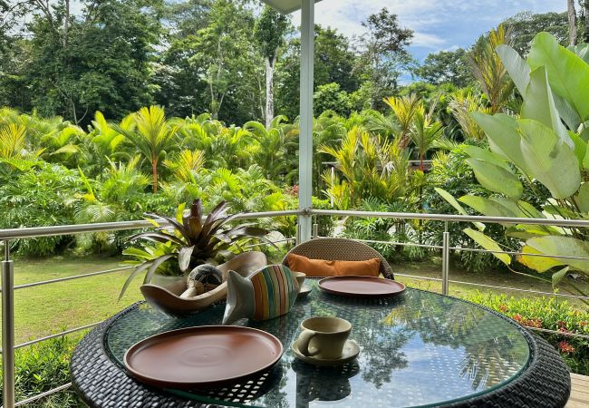 Rent by room in Punta Uva - Deluxe Room in Punta Uva with AC & Pool • Selvatica Rent by room in Punta Uva - Deluxe Room in Punta Uva with AC & Pool • Selvatica