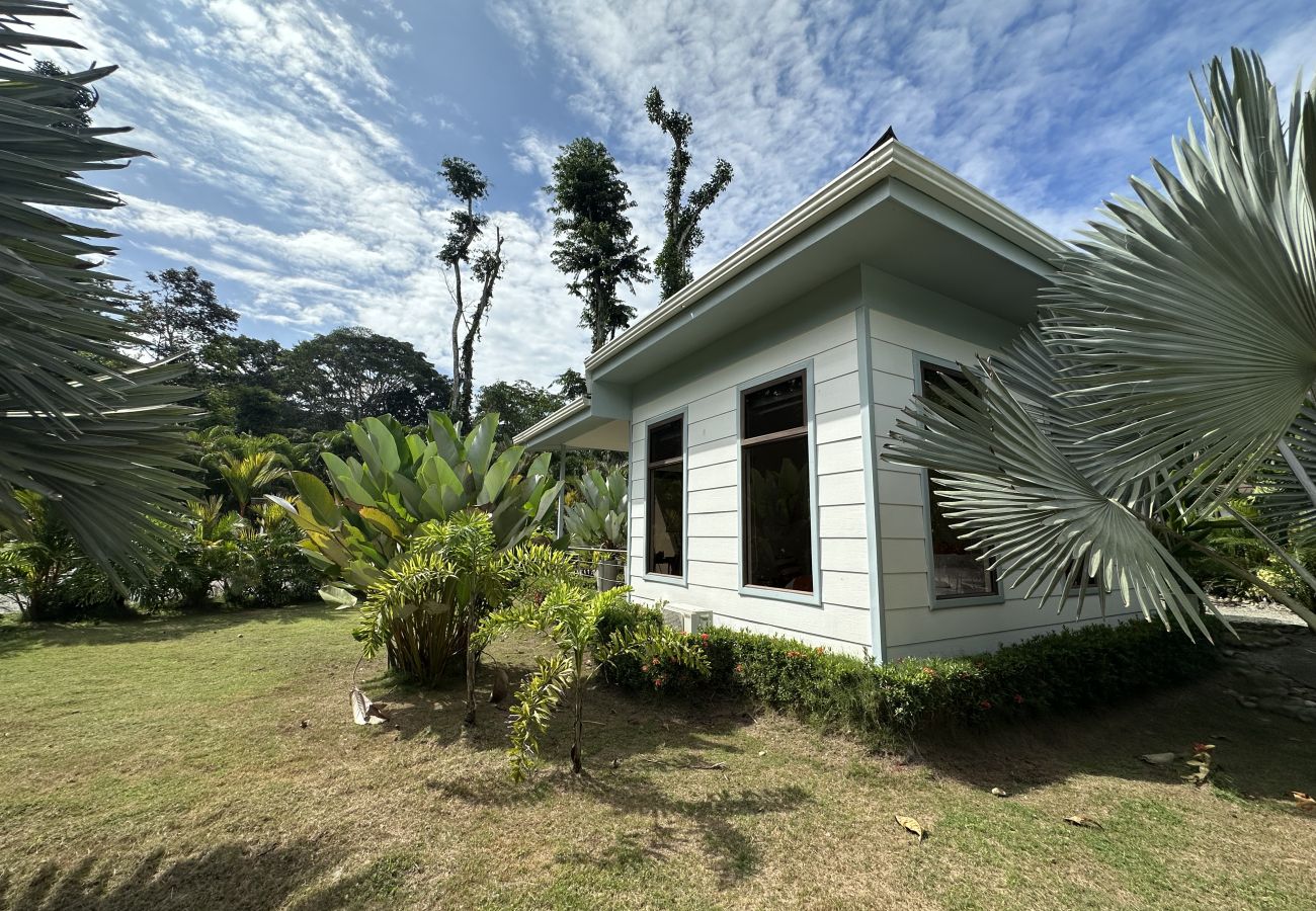 Rent by room in Punta Uva - Deluxe King Room with Garden Views – Luna Bella