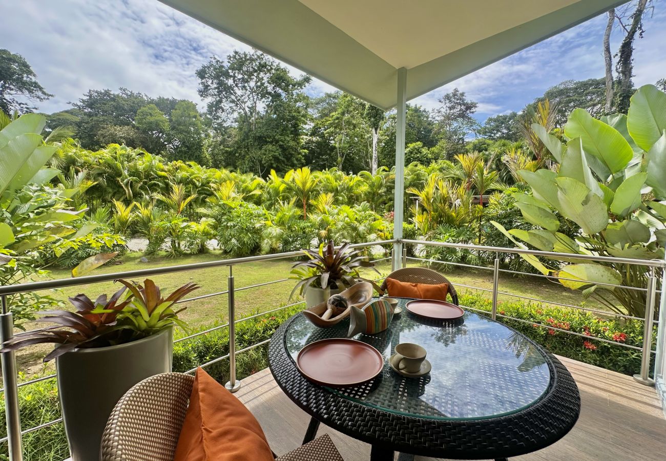 Rent by room in Punta Uva - Deluxe King Room with Garden Views – Luna Bella