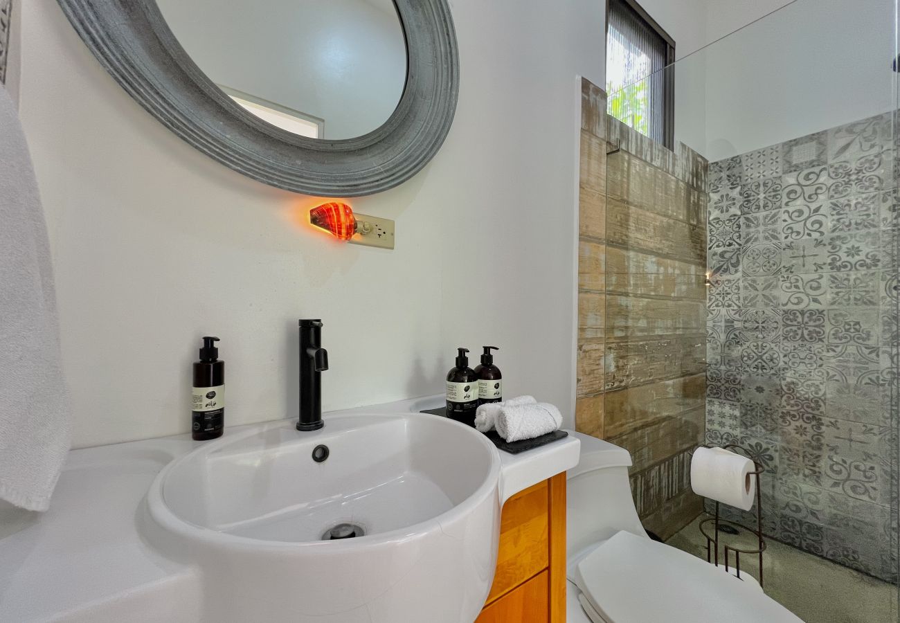 Rent by room in Punta Uva - Deluxe King Room with Garden Views – Luna Bella