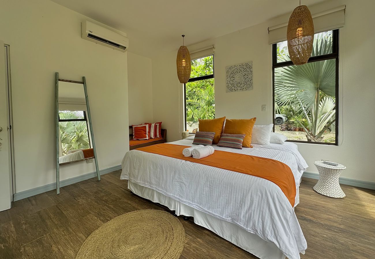Rent by room in Punta Uva - Deluxe King Room with Garden Views – Luna Bella