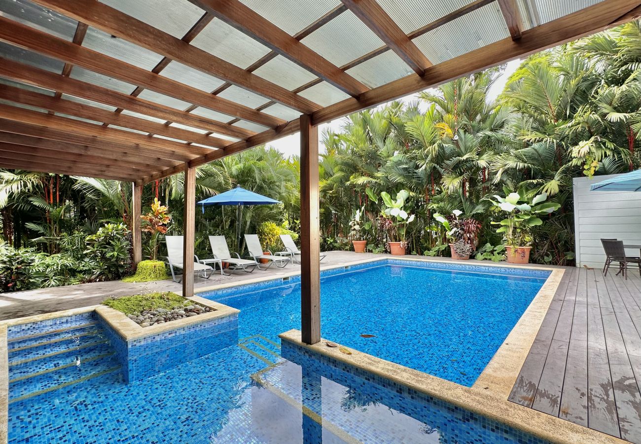 Rent by room in Punta Uva - Deluxe King Room with Garden Views – Luna Bella