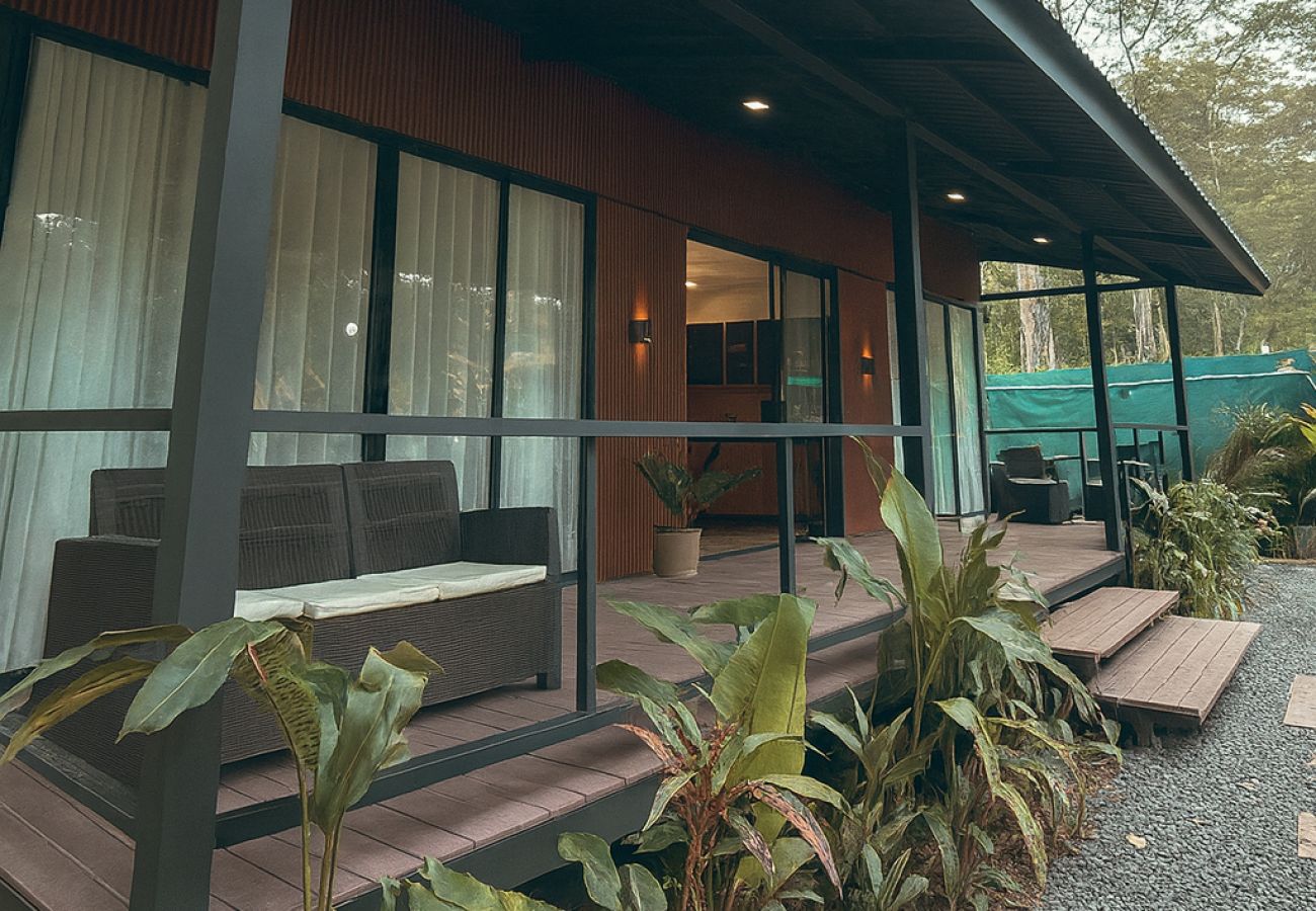 Bungalow in Talamanca - Nalu Punta Uva Lodge 5 min Walk to beach