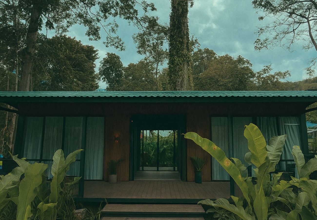 Bungalow in Talamanca - Nalu Punta Uva Lodge 5 min Walk to beach