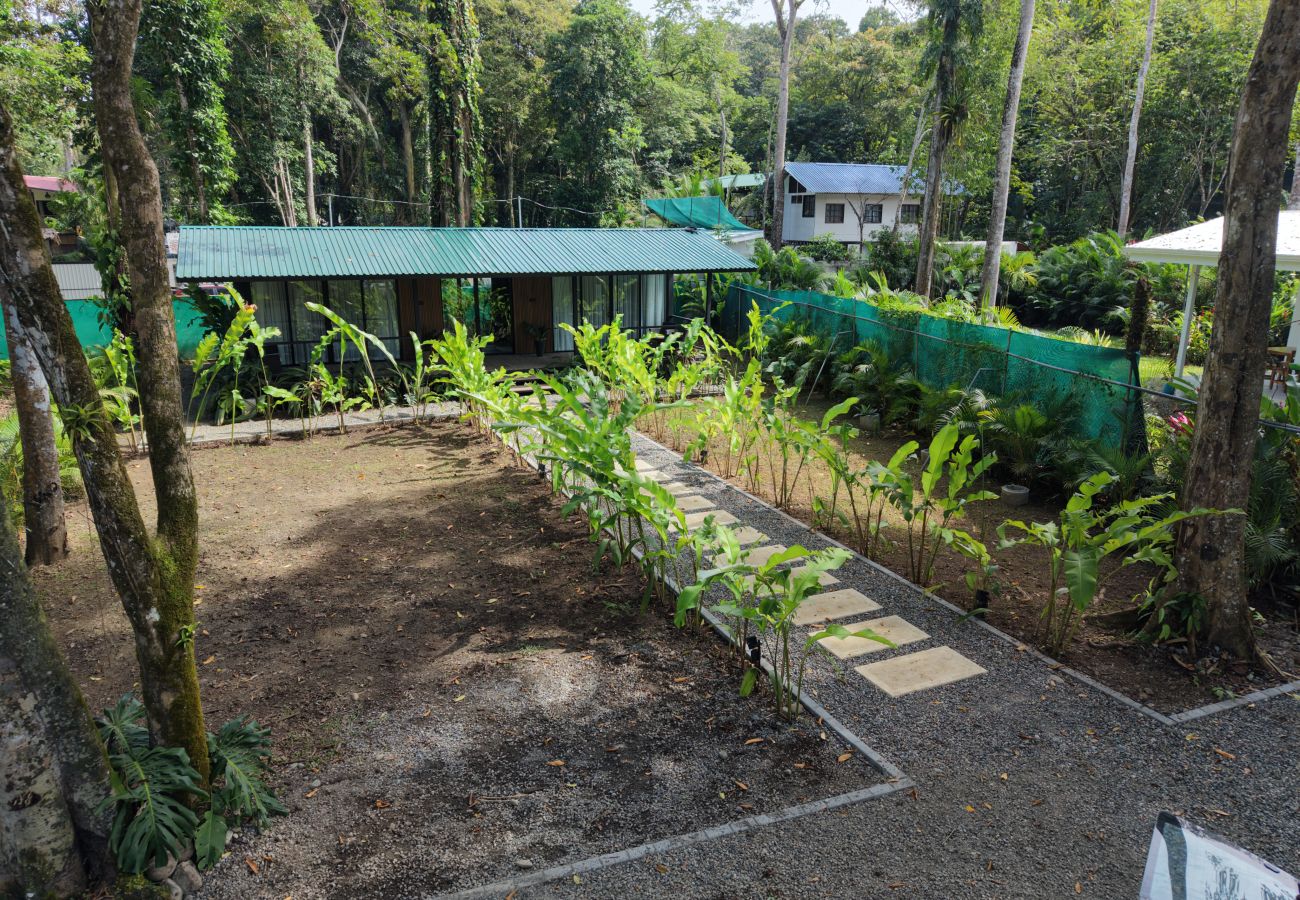 Bungalow in Talamanca - Nalu Punta Uva Lodge 5 min Walk to beach
